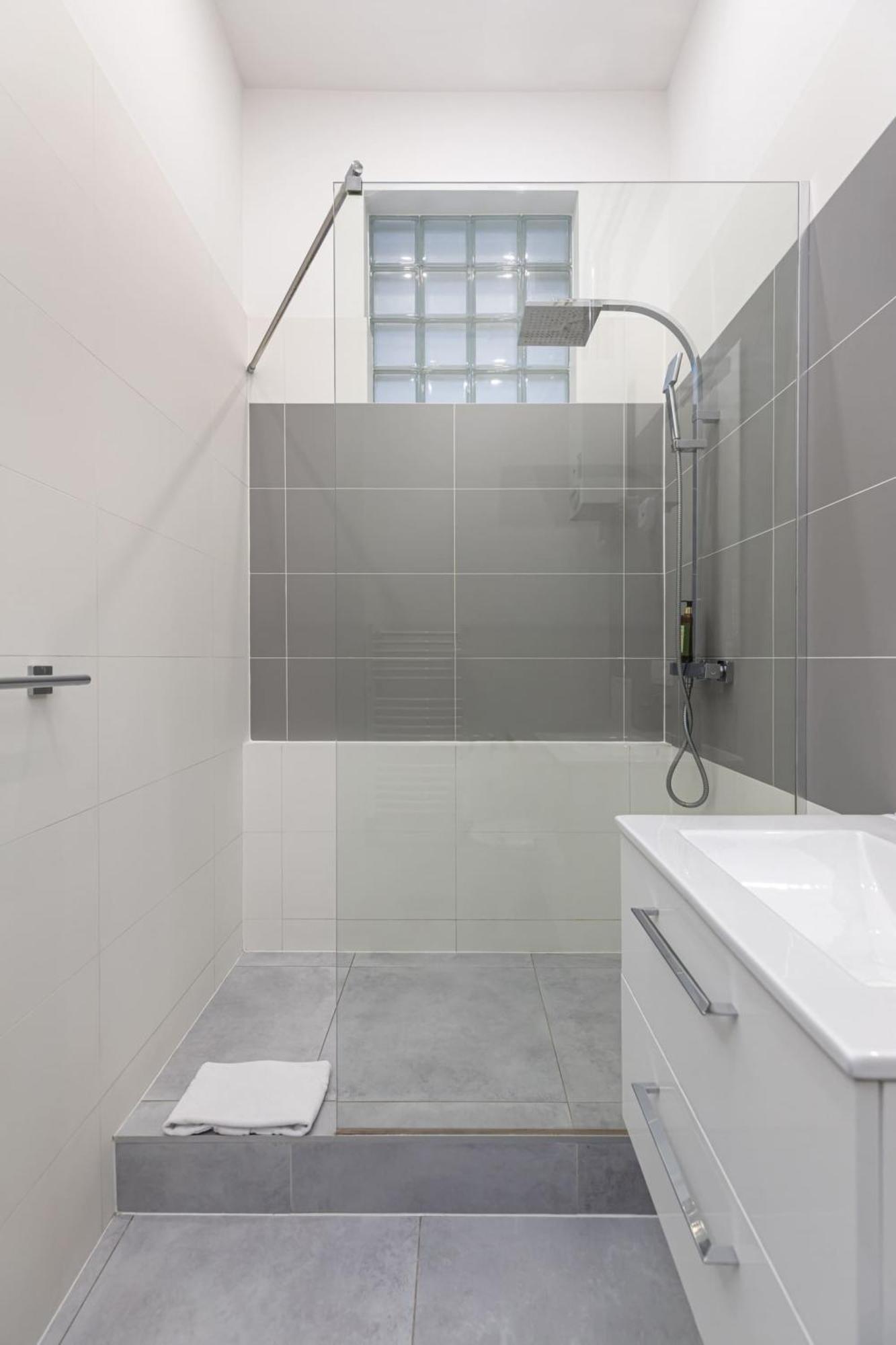 Stylish Apartment Swietojanska By Noclegi Renters Varşovia Exterior foto
